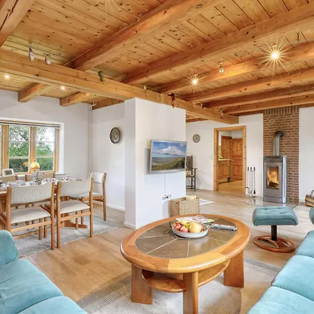 3 Bedroom Gorgeous In Semesterbostad *